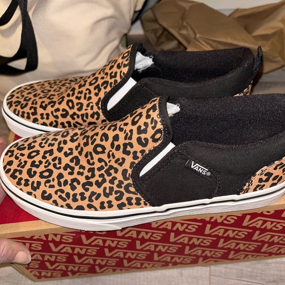 Cheetah print vans. Woman’s size 5 - Picture 2 of 4